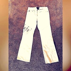 BCBG MaxAzria designer white / cream flared jeans w/buckle design size 6 Vintage